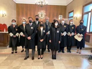 Los nuevos jueces en prácticas acompañados por miembros de la Sala de Gobierno del TSJIB